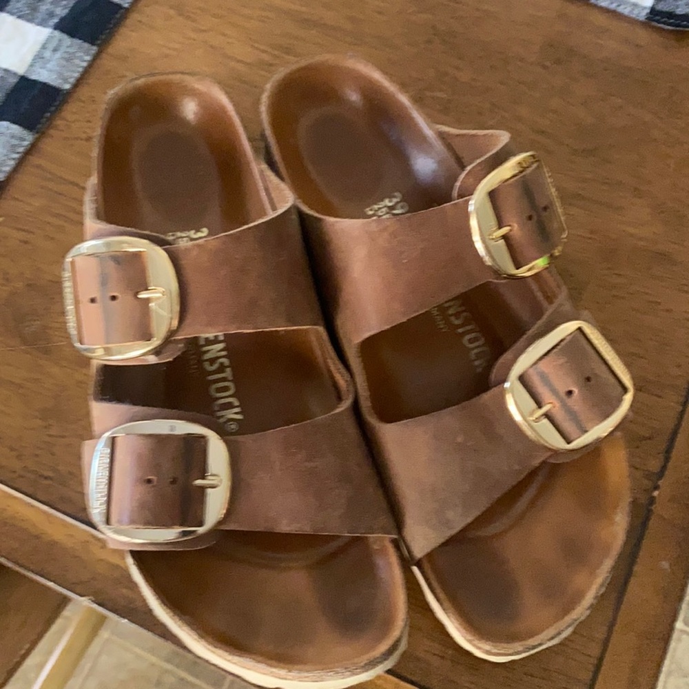 Tan and gold Birkenstock 39 sandals
